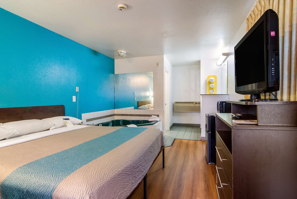 Motel6 Portland, OR Mall 205 22/37