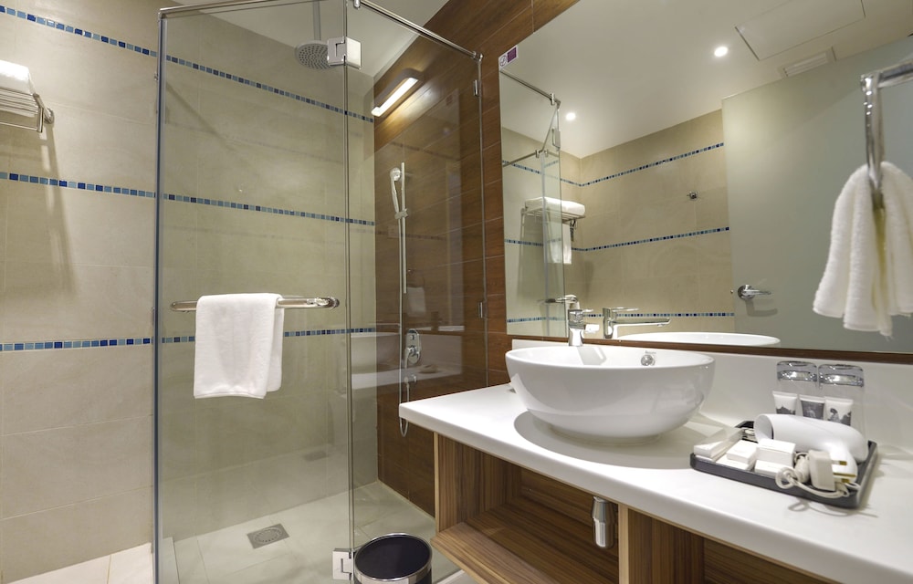 جناح بسريرين مزدوجين بـ3 غرف نوم، Mercure Kota Kinabalu City Centre 3/4