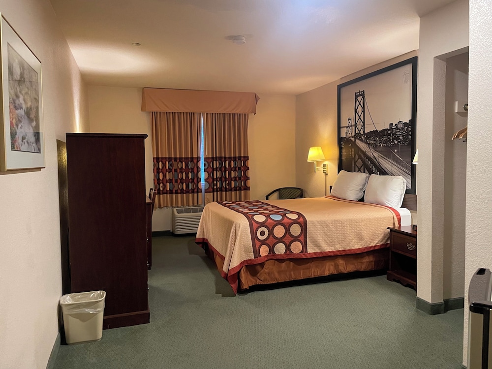 Room, Queen Bed, Accessible