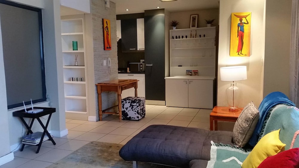 Cape Town Apartment With Balcony 19/28