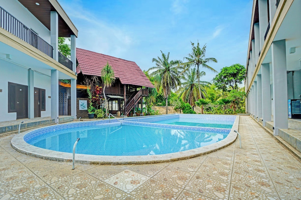OYO 3283 Bwalk Hotel 36/40