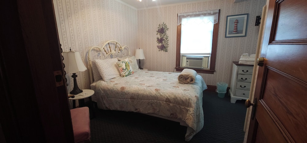 غرفة ديلوكس بسرير كوين وسرير فردي، Old Orchard Beach Inn 2/2