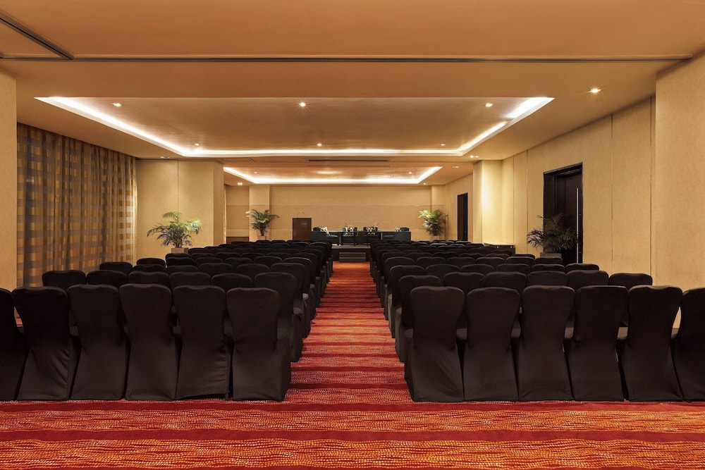 Courtyard By Marriott Mumbai International Airport 39/50