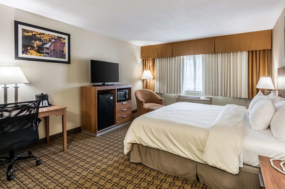 Clarion Inn Harpers Ferry-Charles Town 9/51