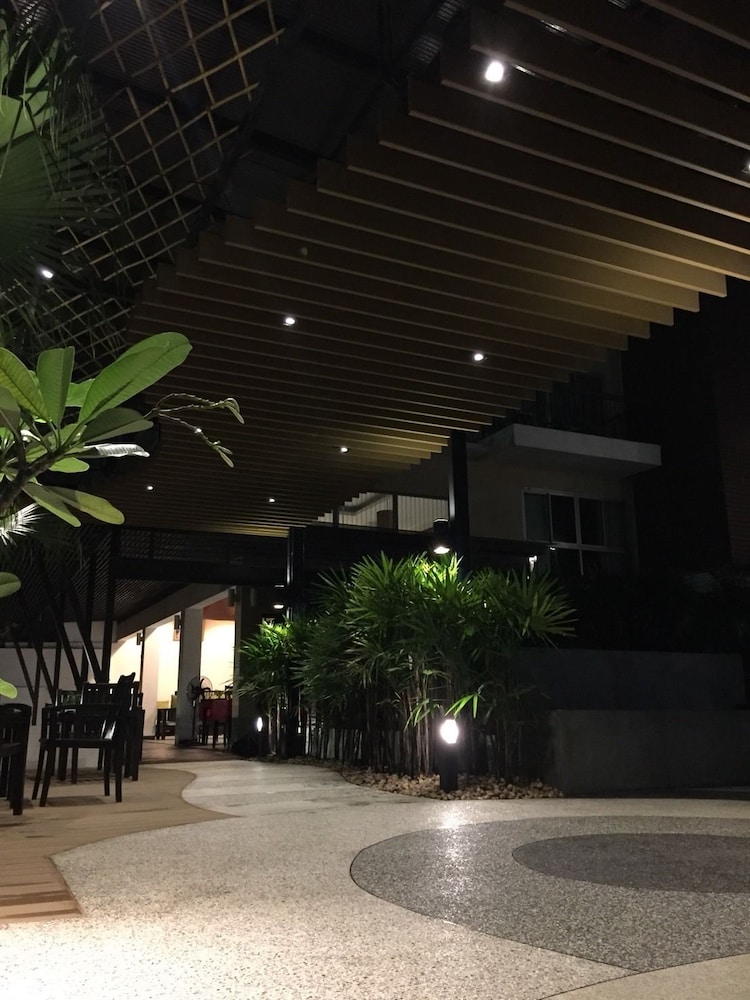Siam Piman Hotel 66/72