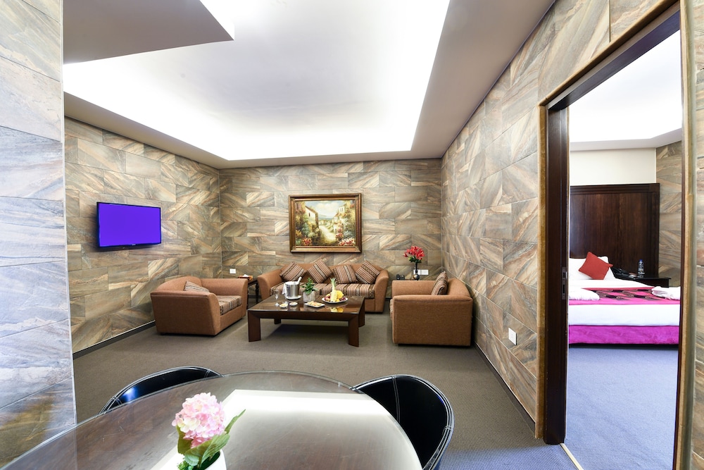 Reston Hotel, Jounieh 26/35