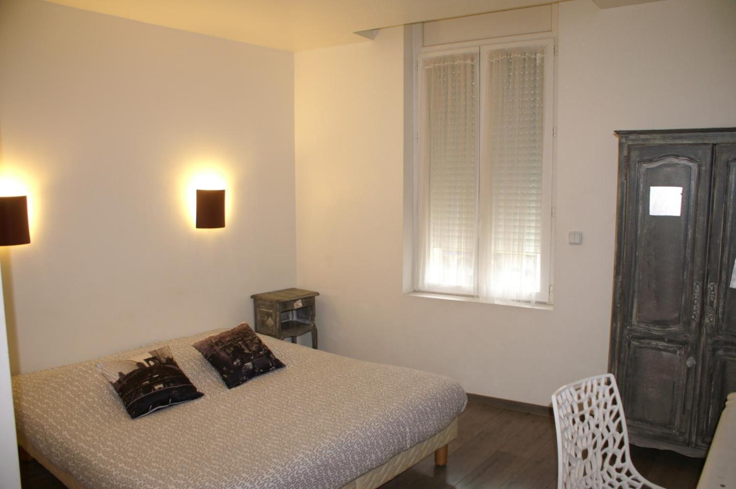 P'TIT DEJ-HOTEL MARTIGUES LE 5 9/57
