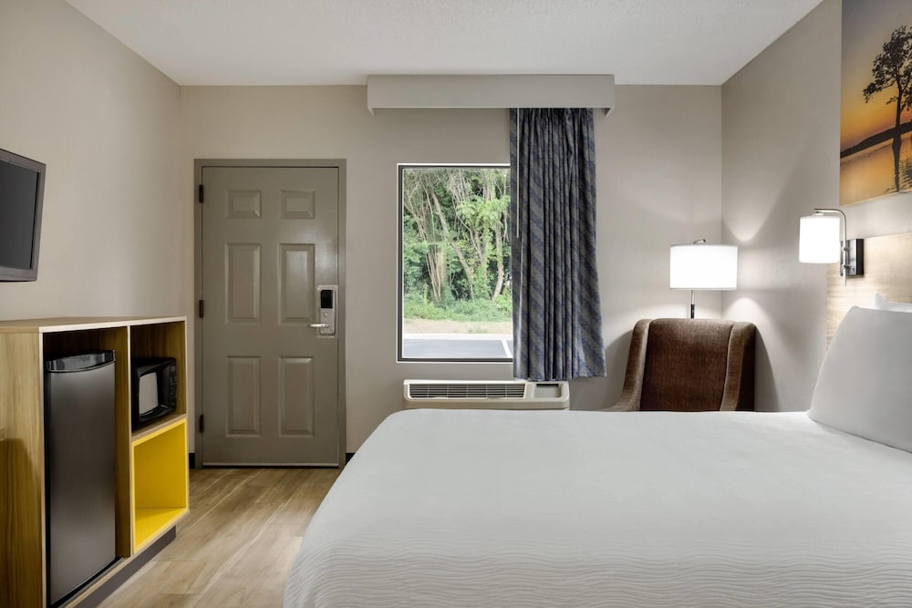 Days Inn By Wyndham North Columbia Ft Jackson 13/50