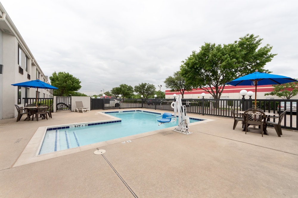 Motel6 Dallas, TX - Northeast 37/45
