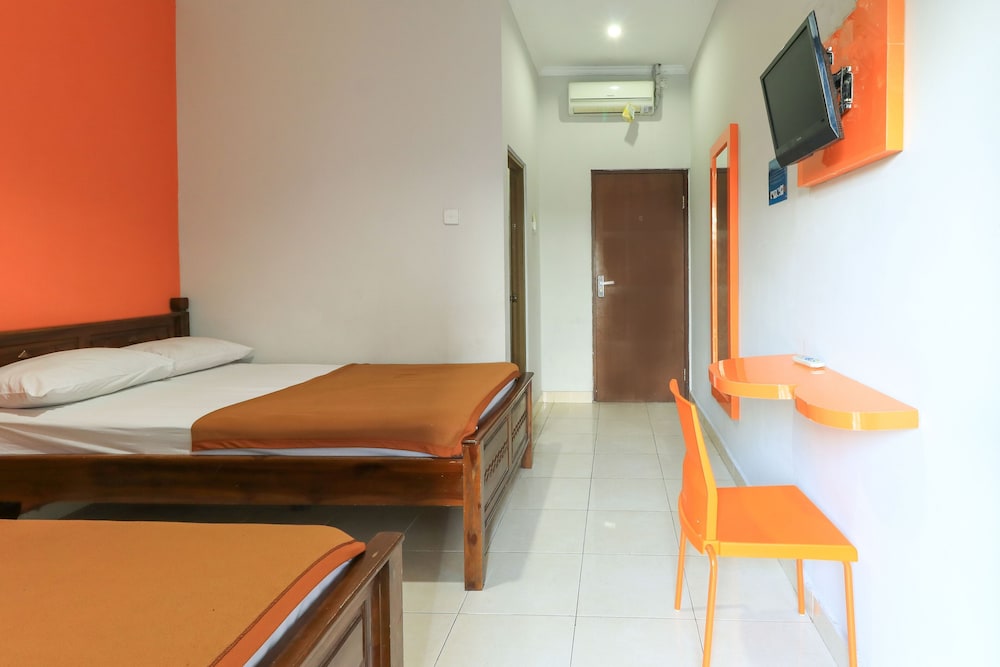 Hotel Warta Putra by ZUZU 22/32