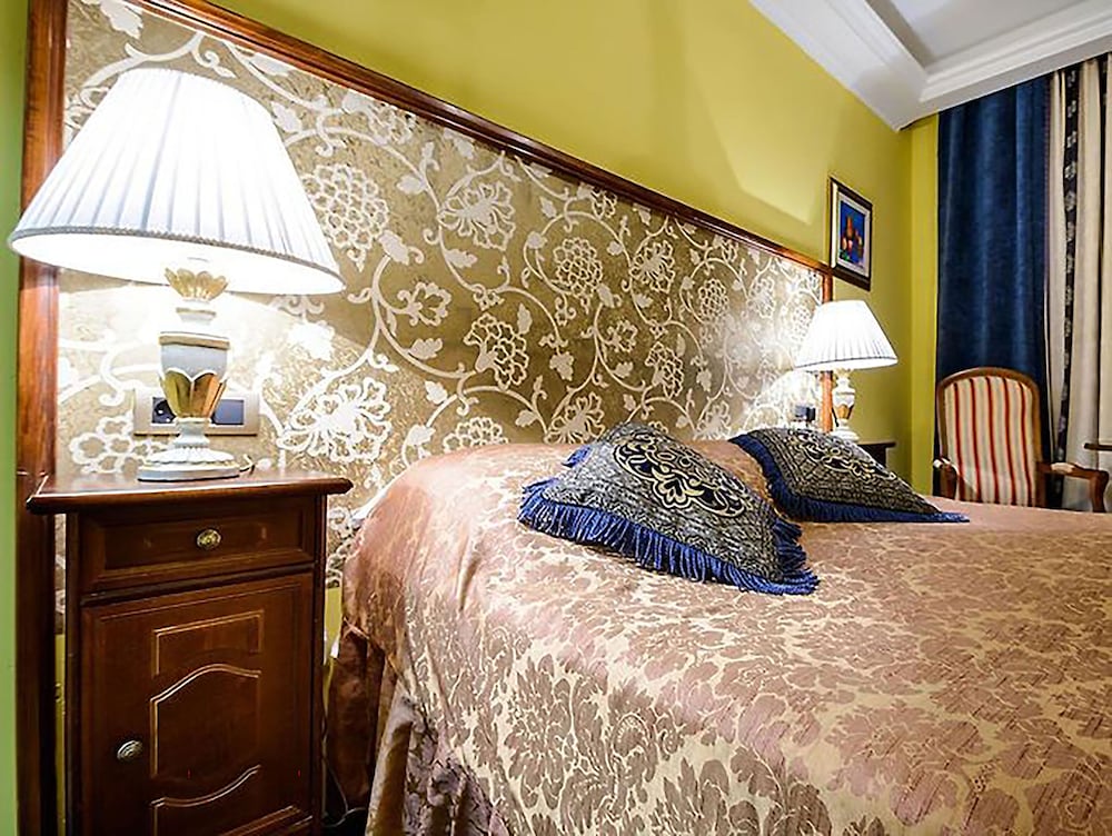 Hamlet Bed and Breakfast 7/66