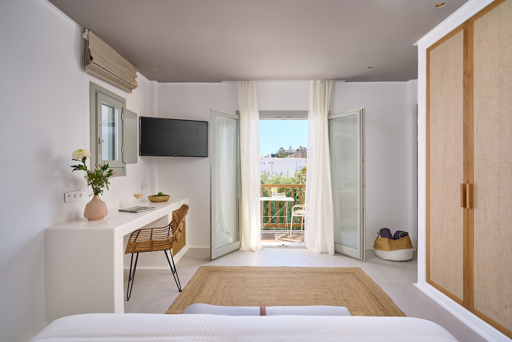Adorno Beach Hotel and Suites 38/76