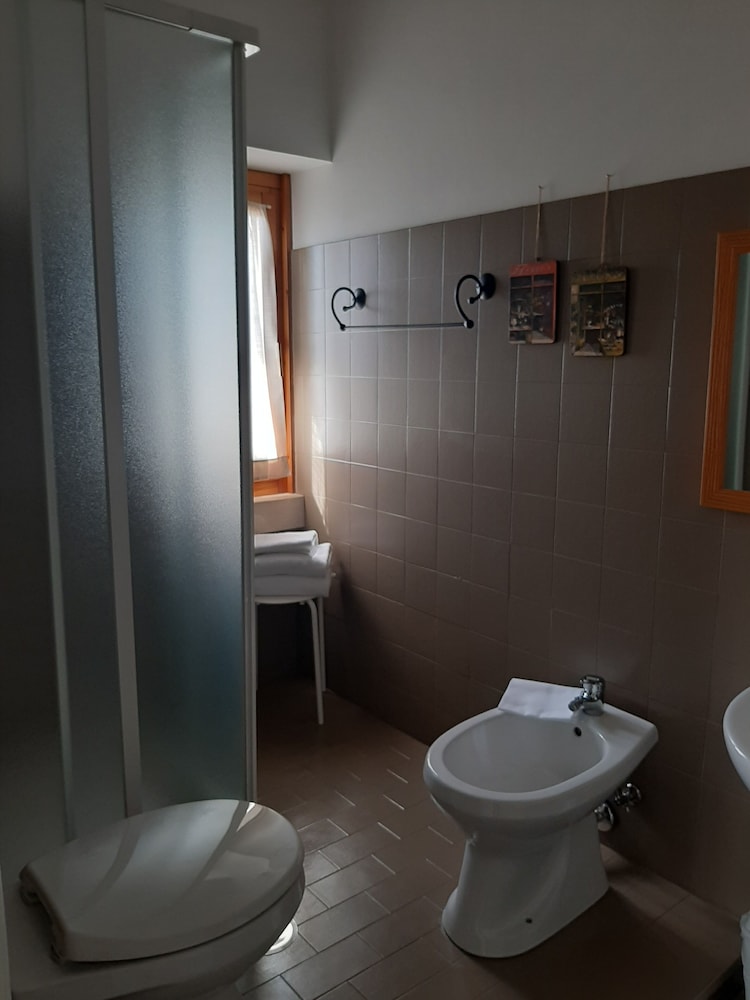 HOTEL MOM ASSISI 50/50