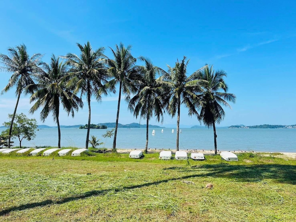 Jansom Beach Resort 58/67