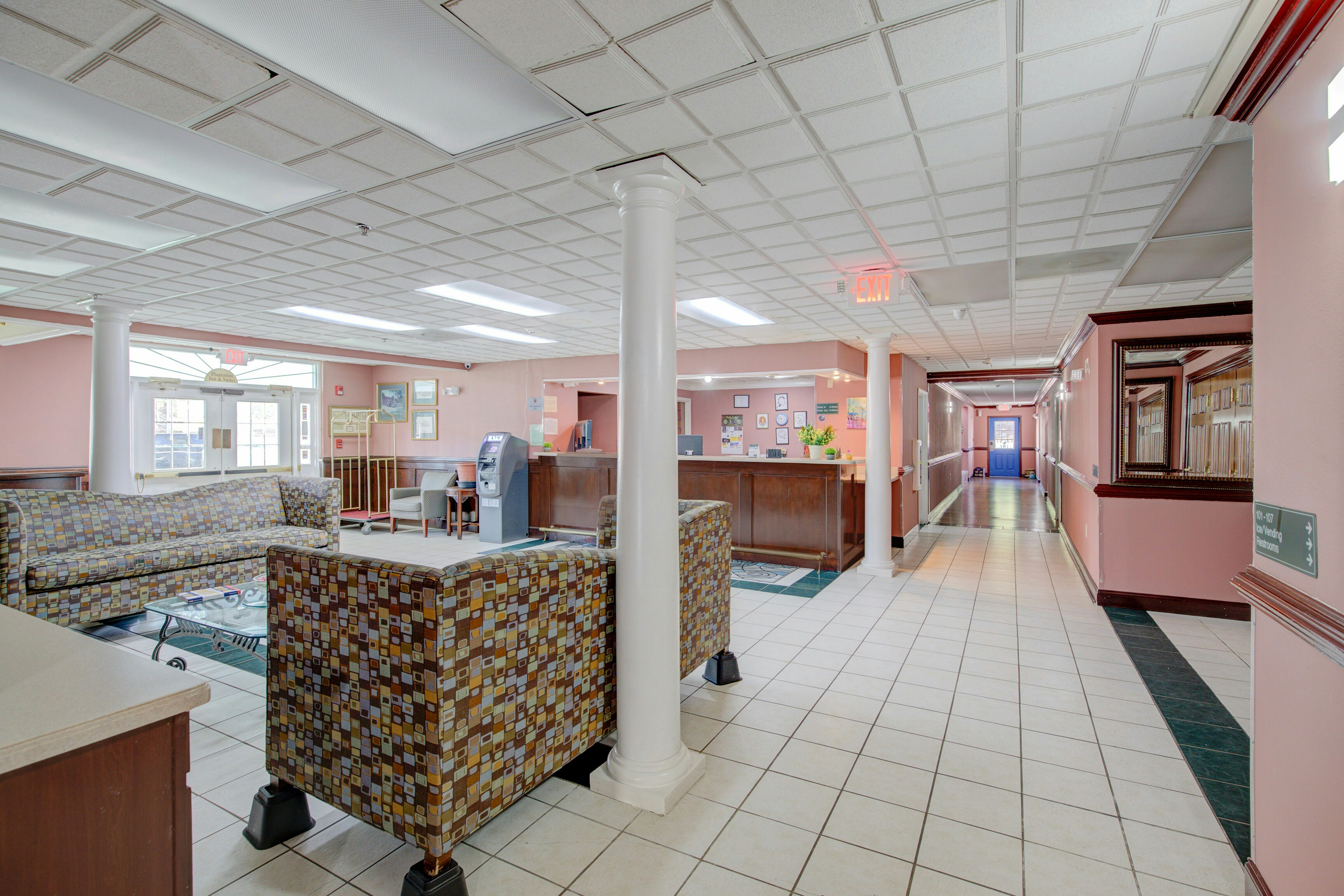 Lobby at Plantation Inn & Suites Near Locust Grove I 75, JACKSON - GA