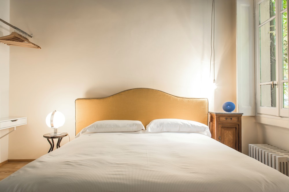 STUDIO, QUEEN BED