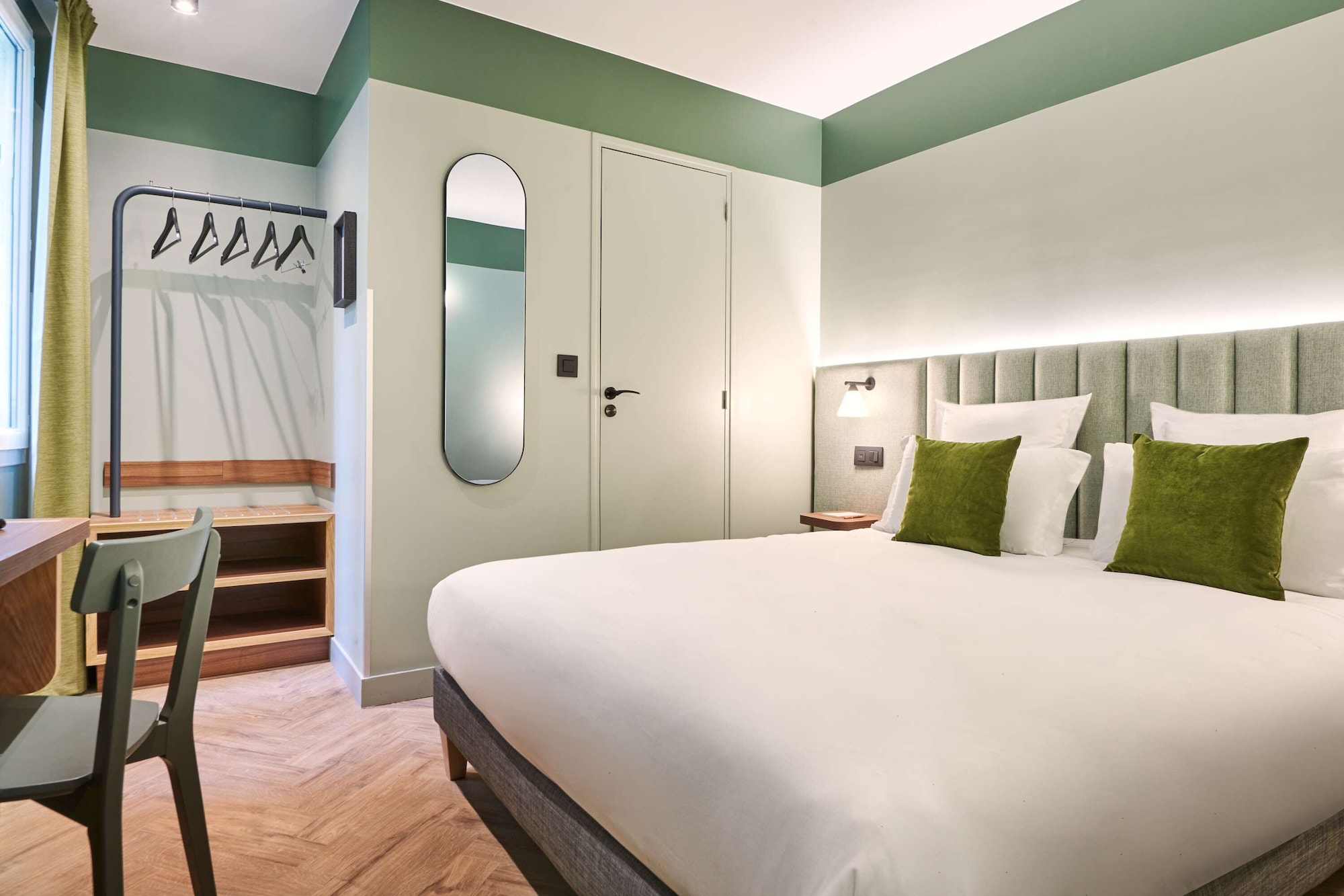 ROOM, TWIN BEDS