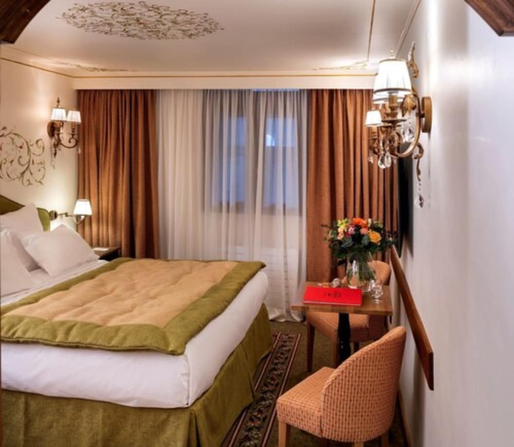 Hotel de la Loze 21/49