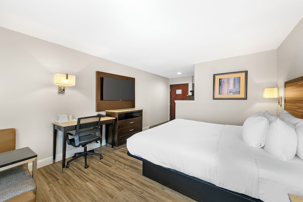 EFFICIENCY, KING BED, ACCESSIBLE