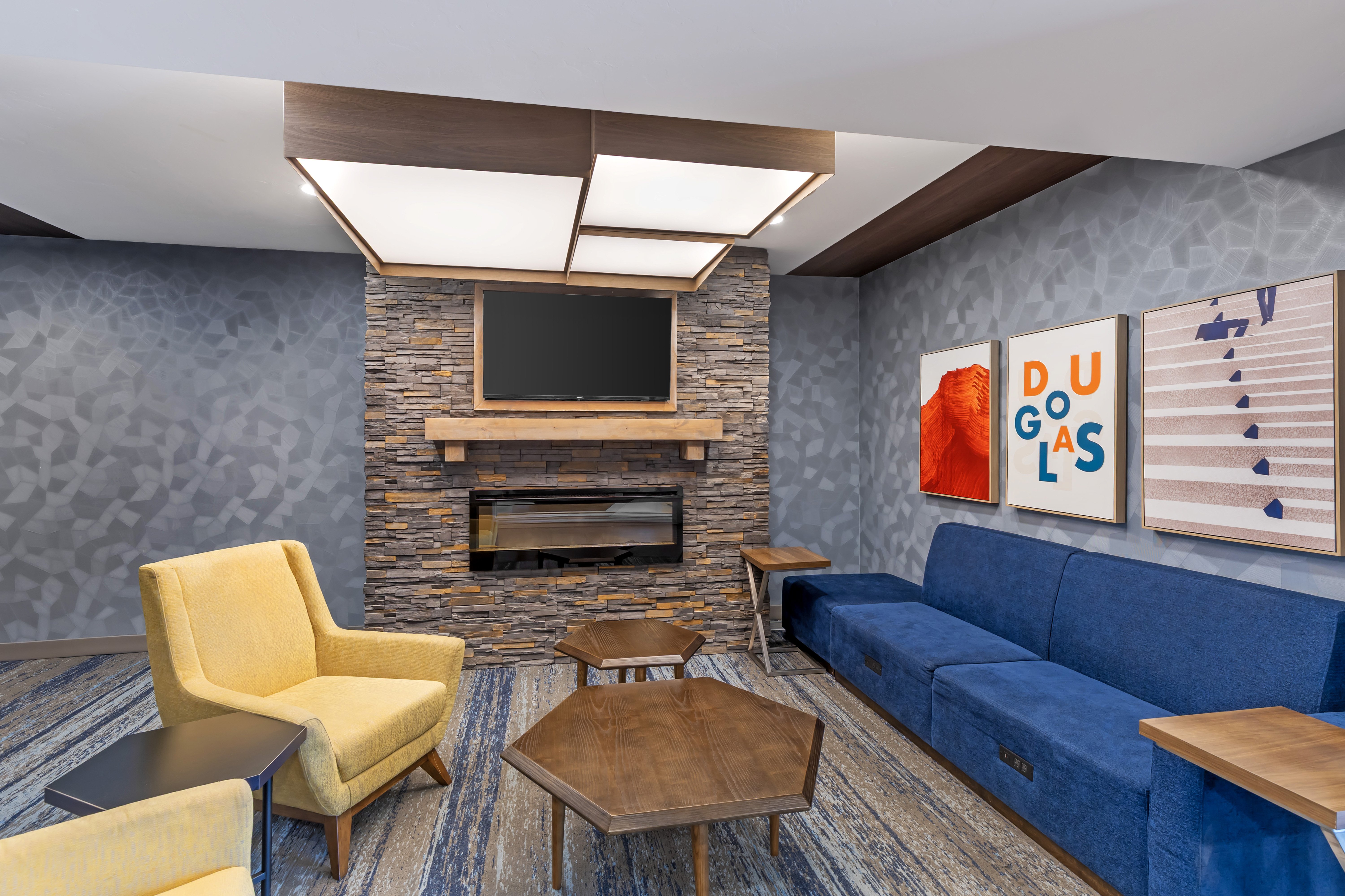 Holiday Inn Express Hotel Suites Douglas 51/75
