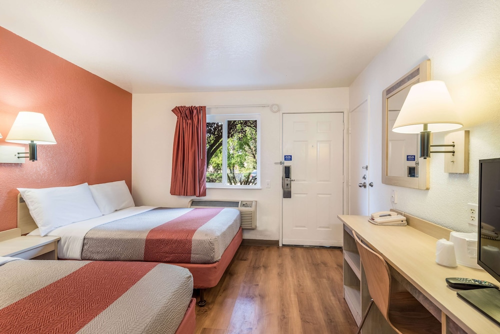 Motel6 Rohnert Park, CA 40/60