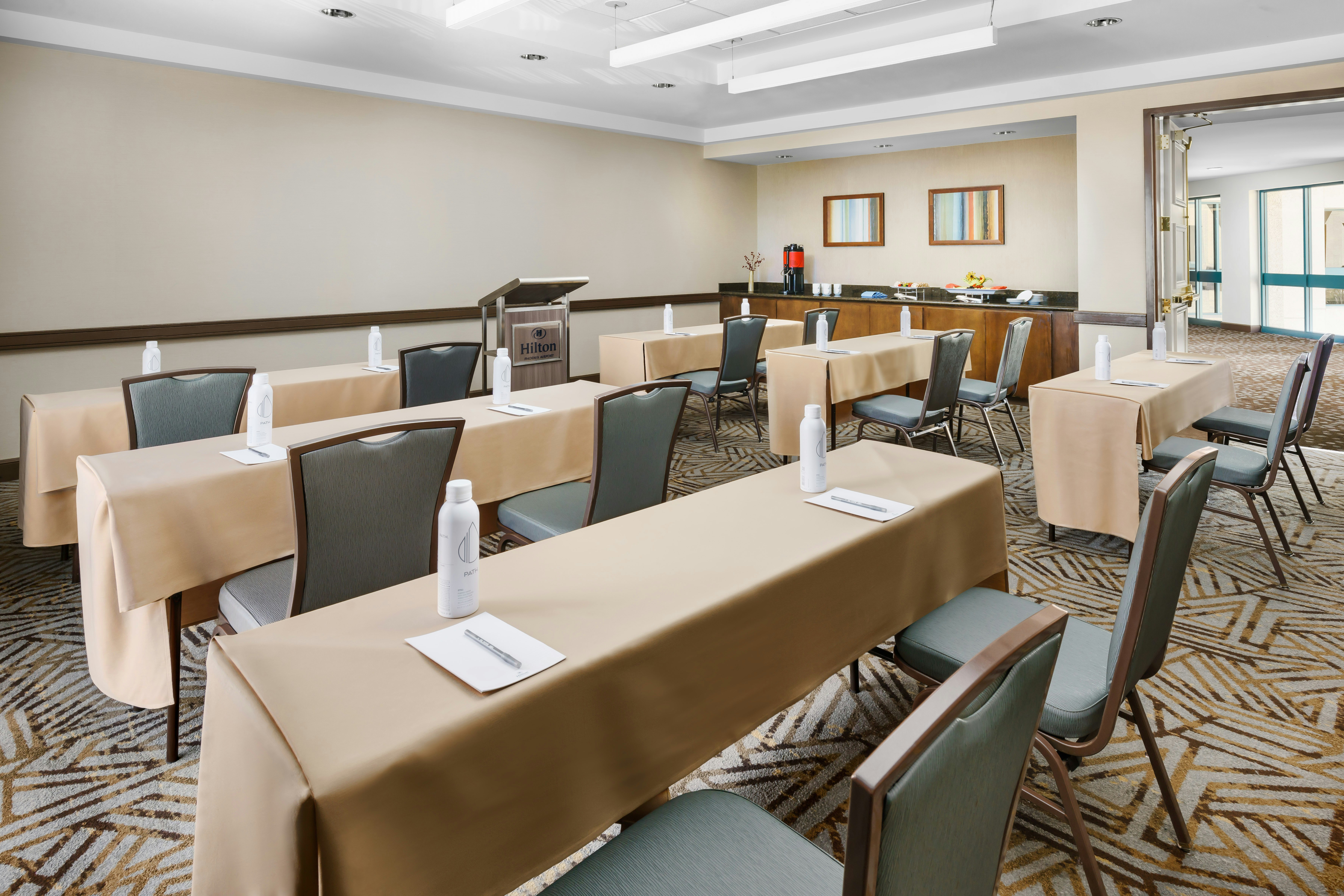 Hilton Phoenix Airport 50/56