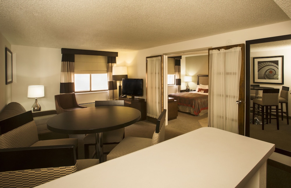 Ramada by Wyndham Marquette 27/59