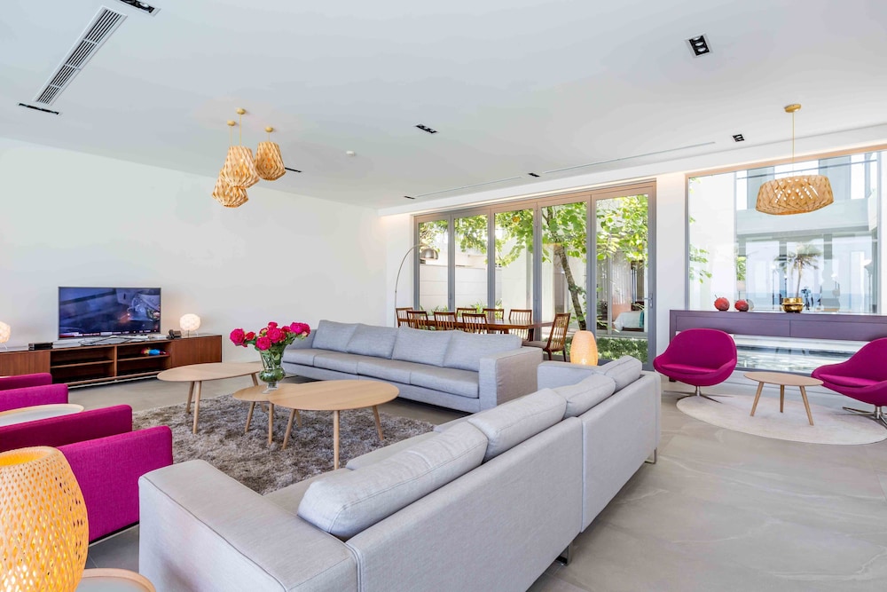 The Ocean Suites 33/50