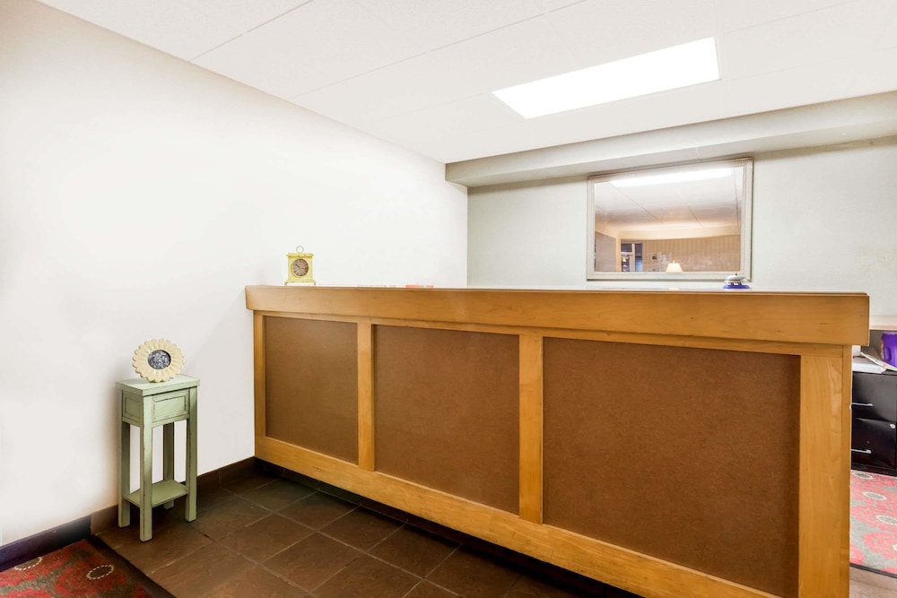 Days Inn by Wyndham Cedar Falls - University Plaza 3/20