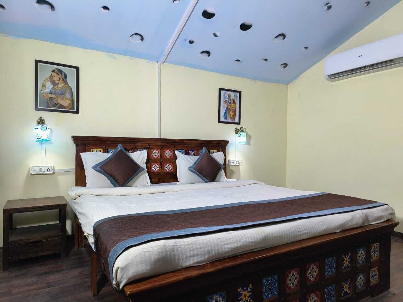 DELUXE, DOUBLE BED