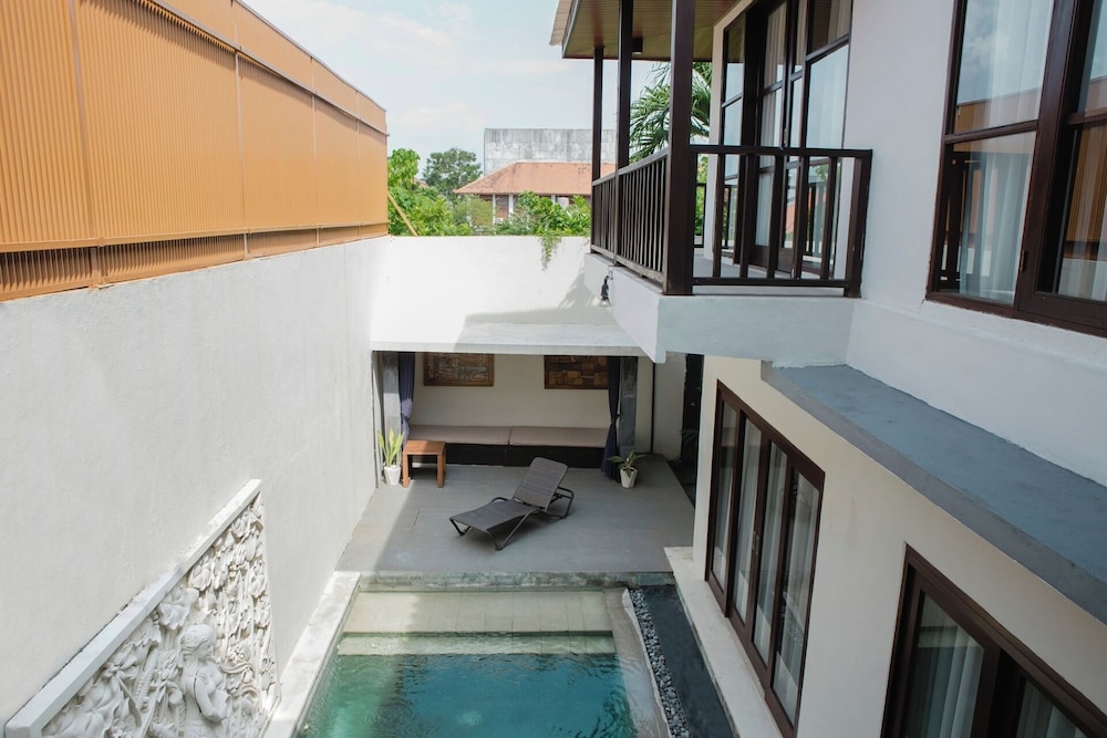 White Lotus Villa 5/50