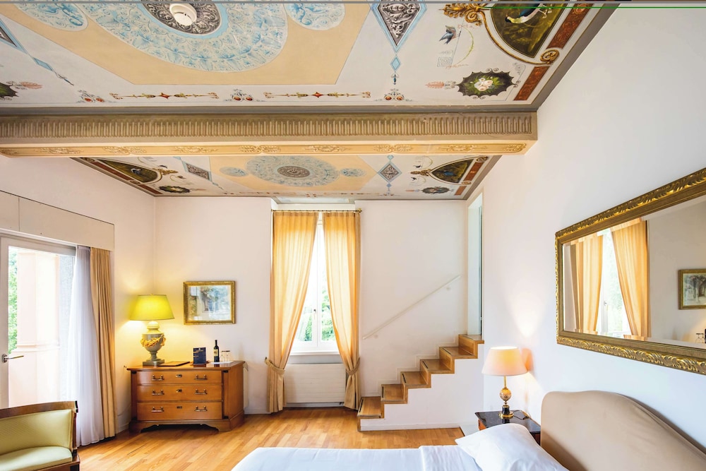 1 BEDROOM, PREMIUM, SUITE