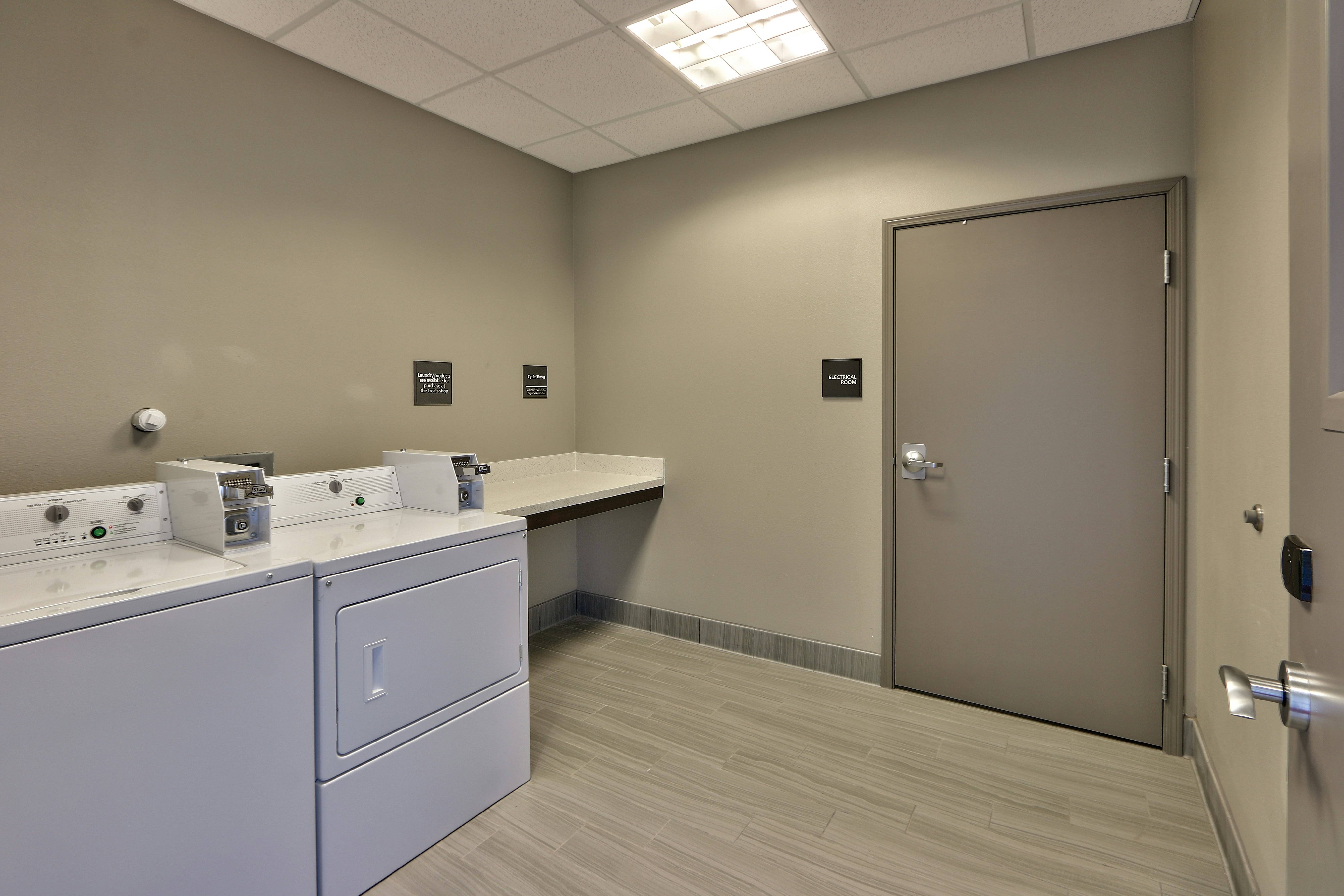 Hampton Inn Suites Albuquerque Airport 5/54