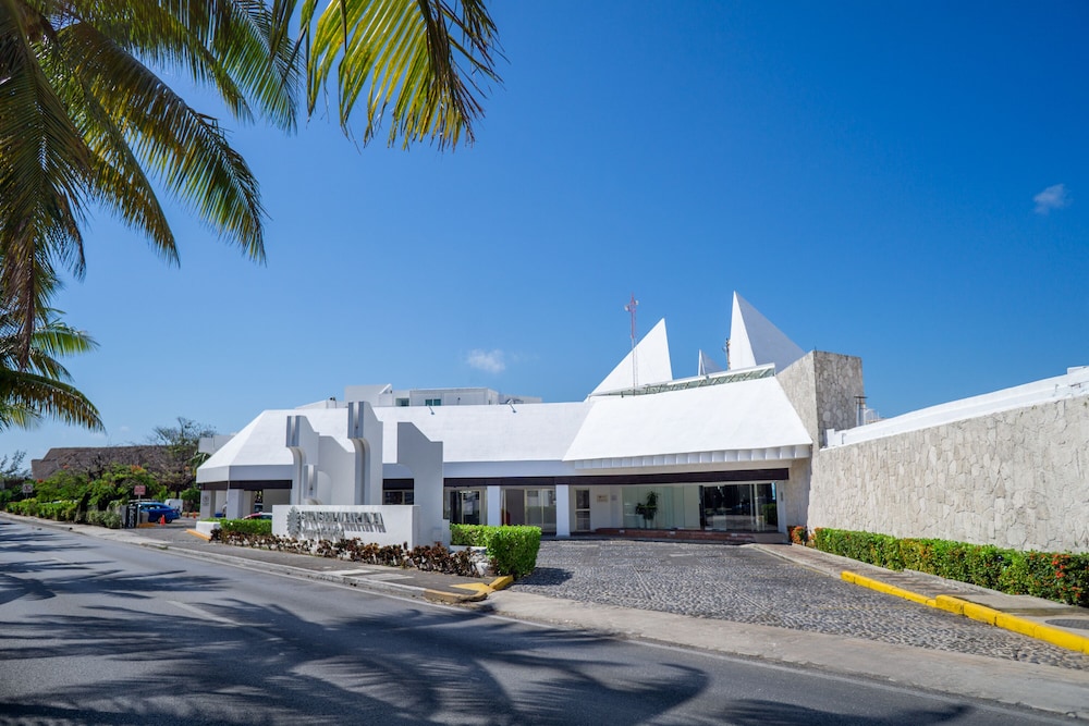 Sunset Marina Resort & Yacht Club All Inclusive in CANCUN