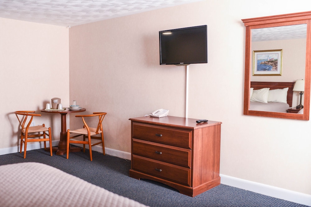 Ogunquit Hotel 39/50