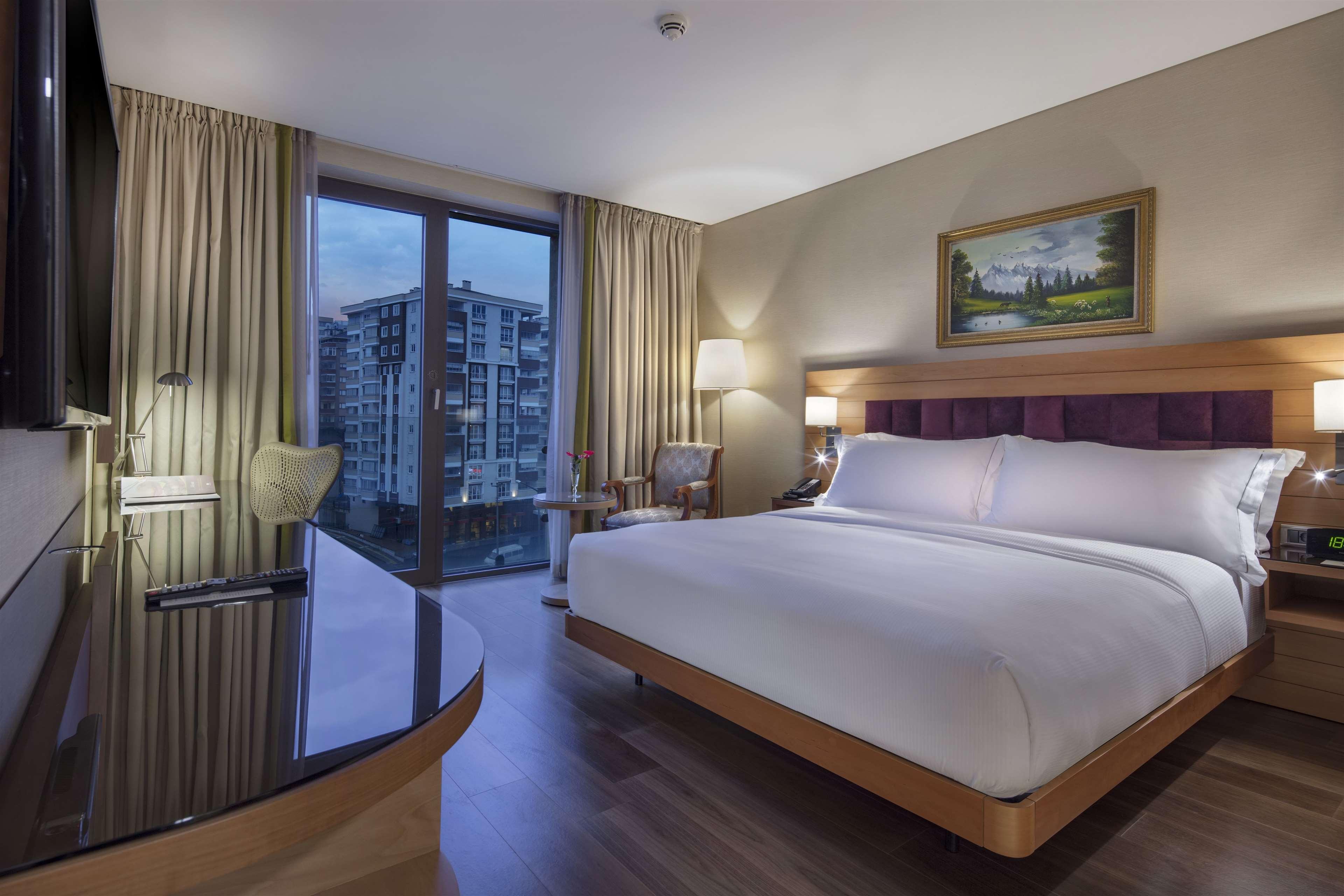 EXECUTIVE, SUITE, KING BED, SEA VIEW