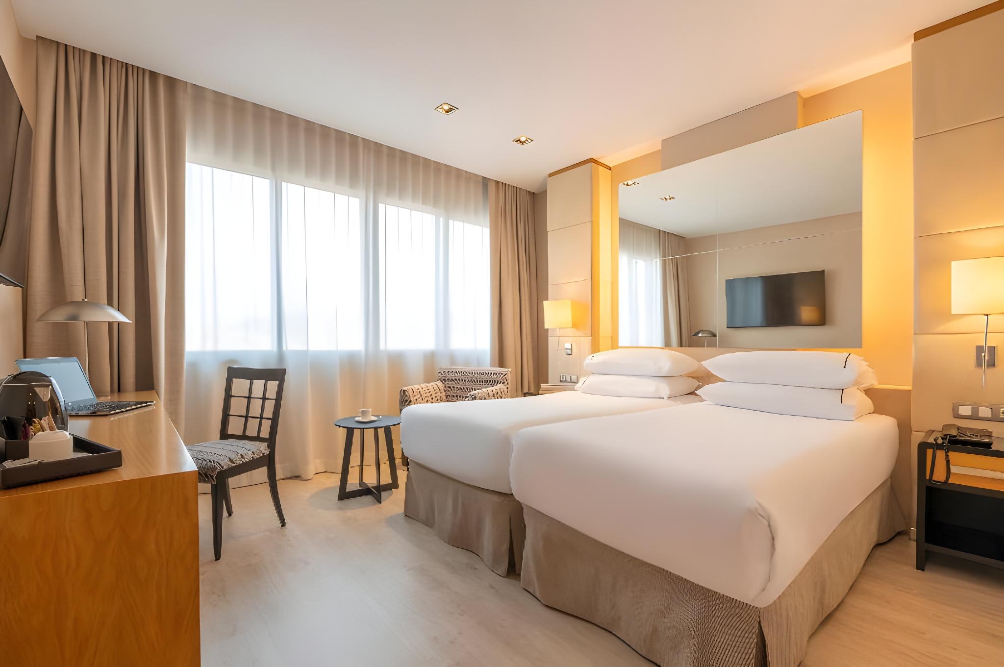 غرفة متصلة عائلية بسرير فردي، Hotel Hesperia Barcelona Presidente 2/2