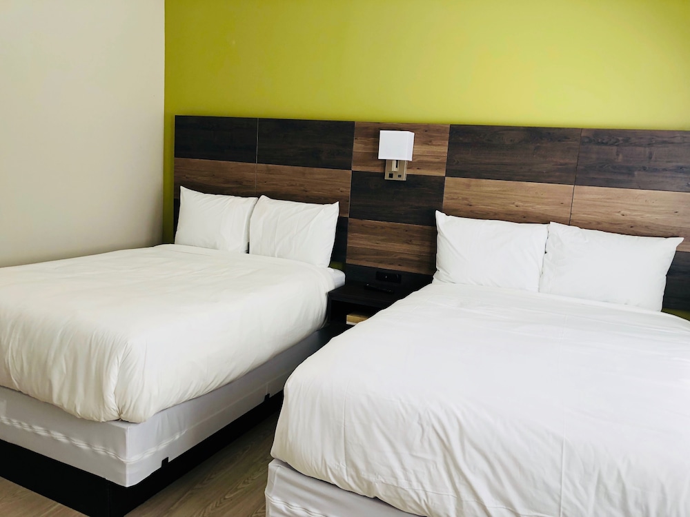 Bay Hotel 7/44