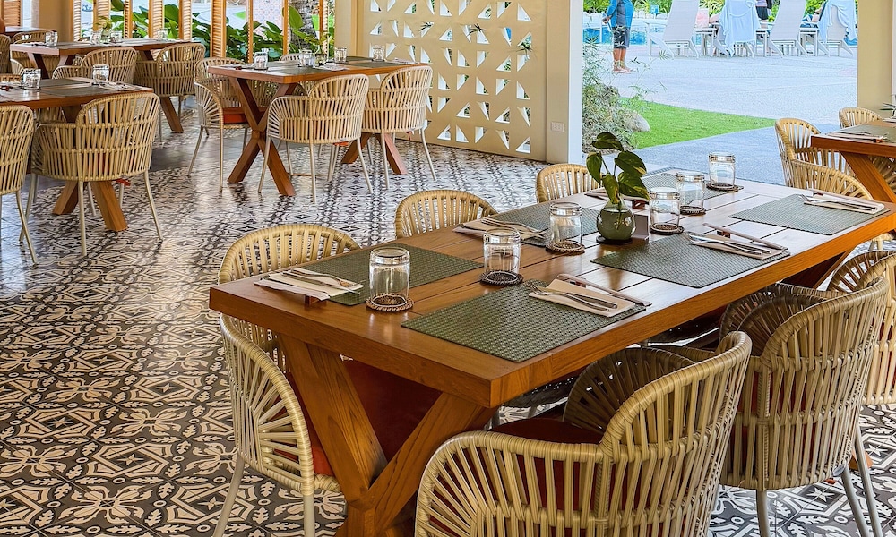 Costabella Tropical Beach Hotel 64/78