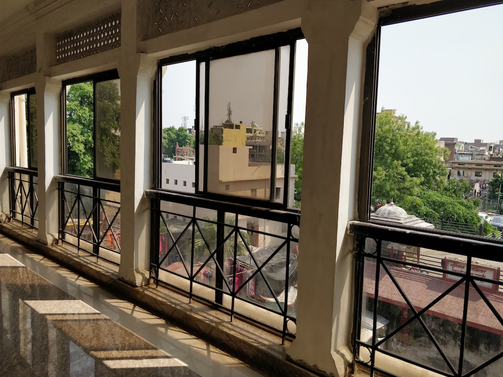 Central Hotel 5/62