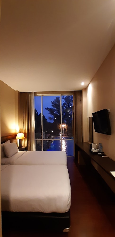 Oasis Siliwangi Sport Hotel 24/48
