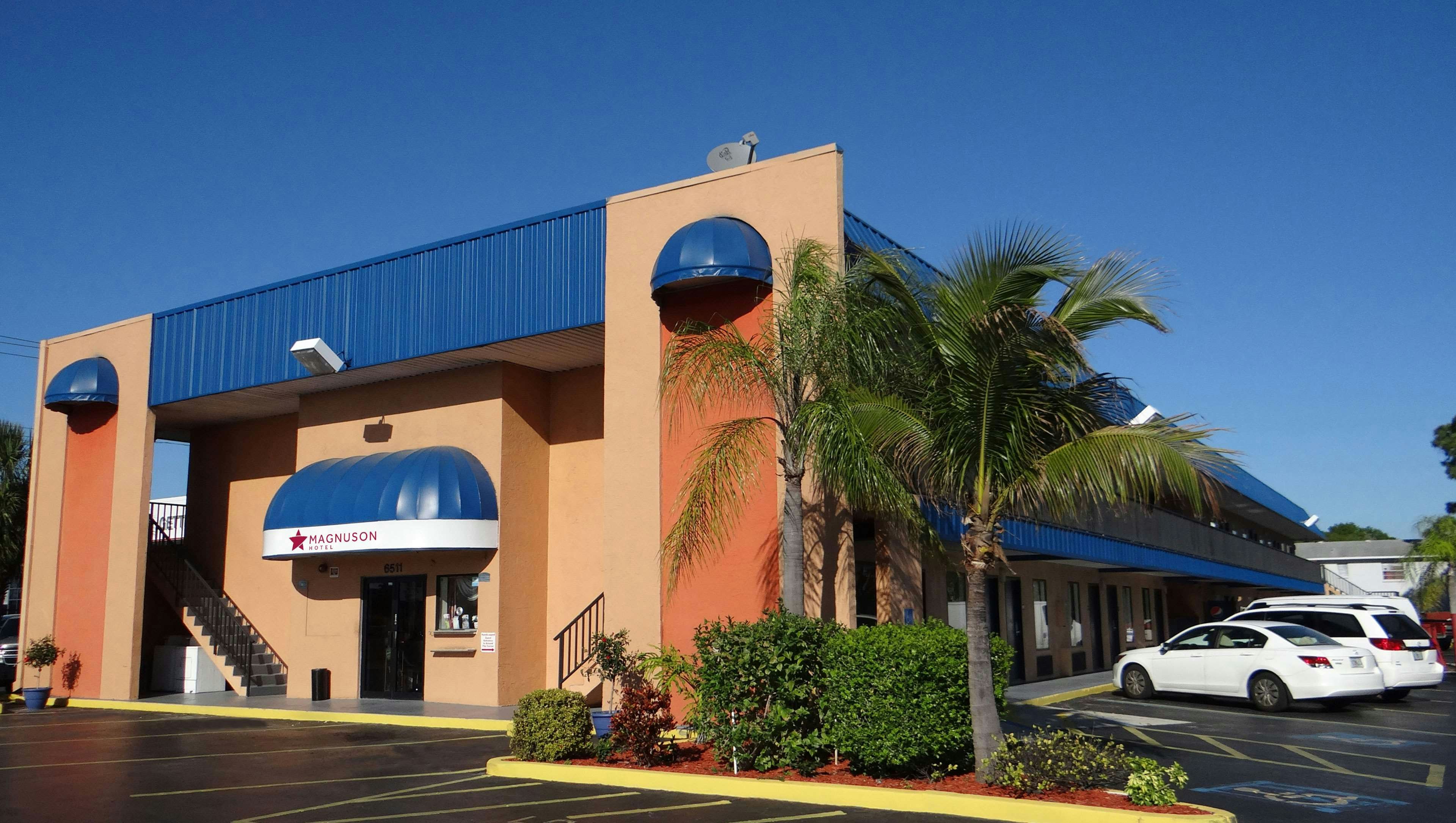 M STAR BRADENTON 10/57