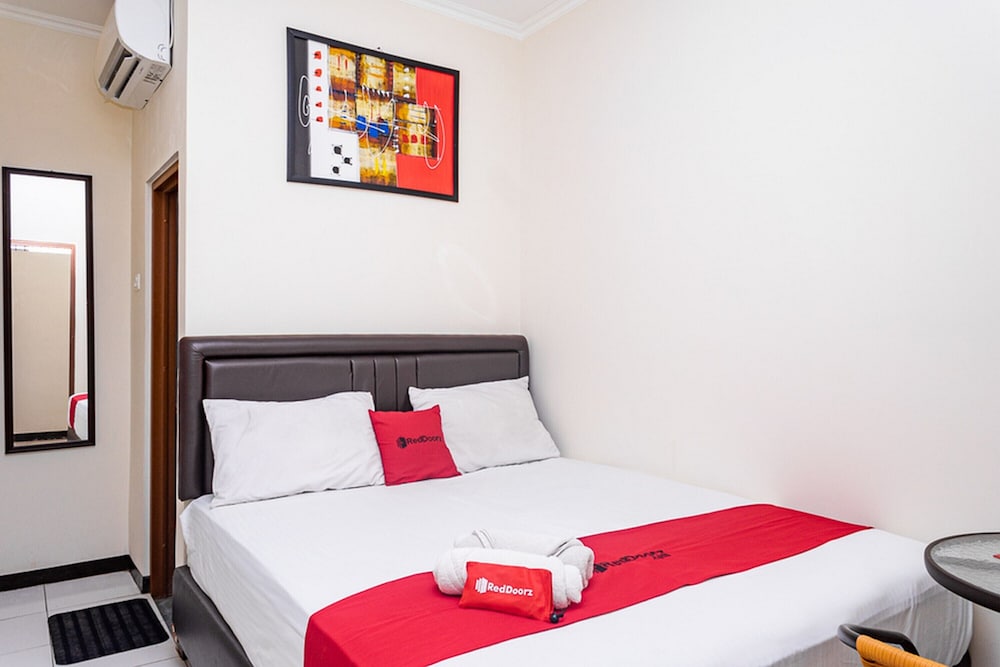 RedDoorz near Alun Alun Bandung 2 5/32