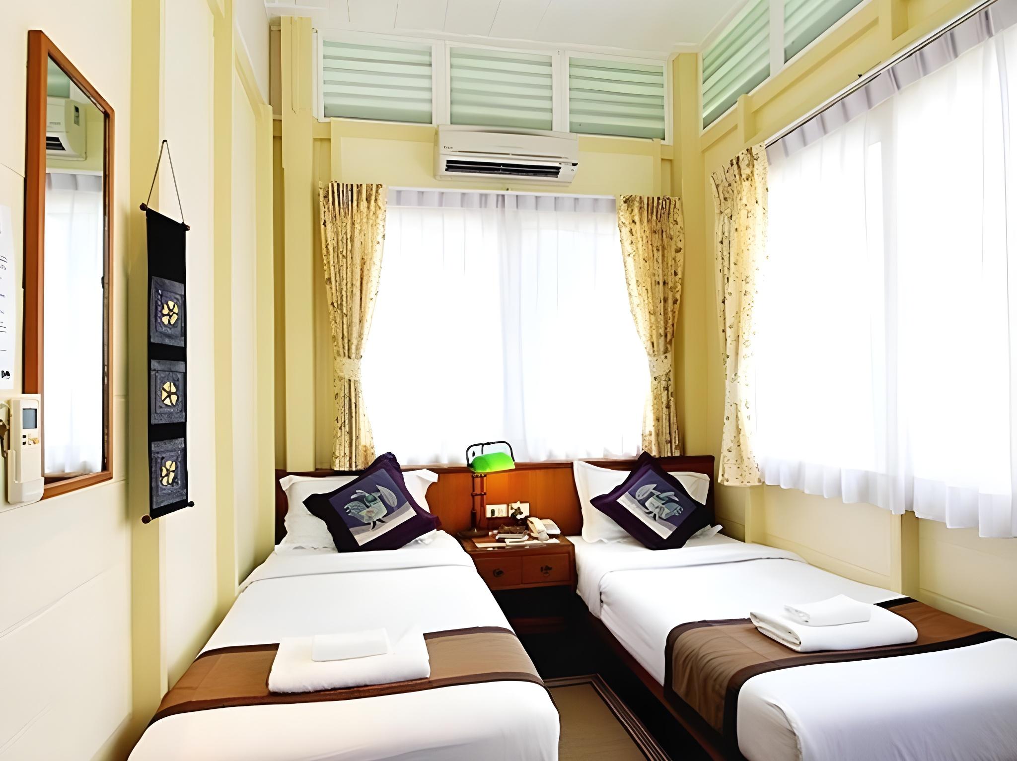Room, Twin Beds, Shared Bathroom