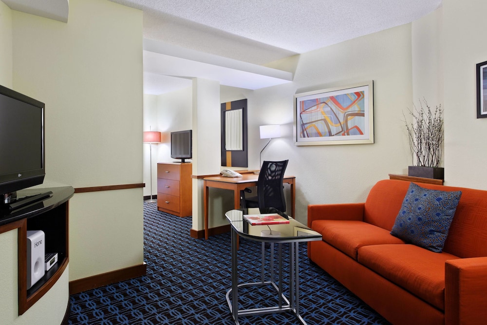 Fairfield Inn Suites Charlotte Arrowood 16/24
