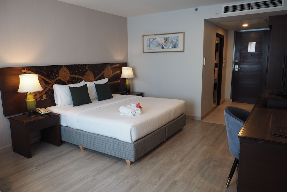 Empress Pattaya Hotel 11/50
