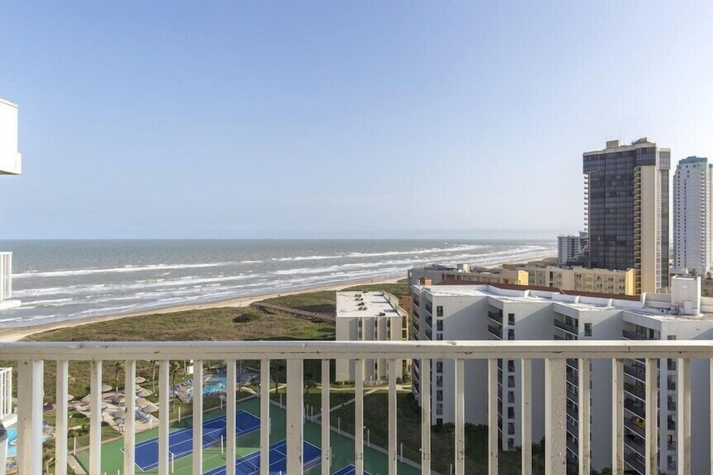 Royale Beach and Tennis Club, a VRI resort 40/49