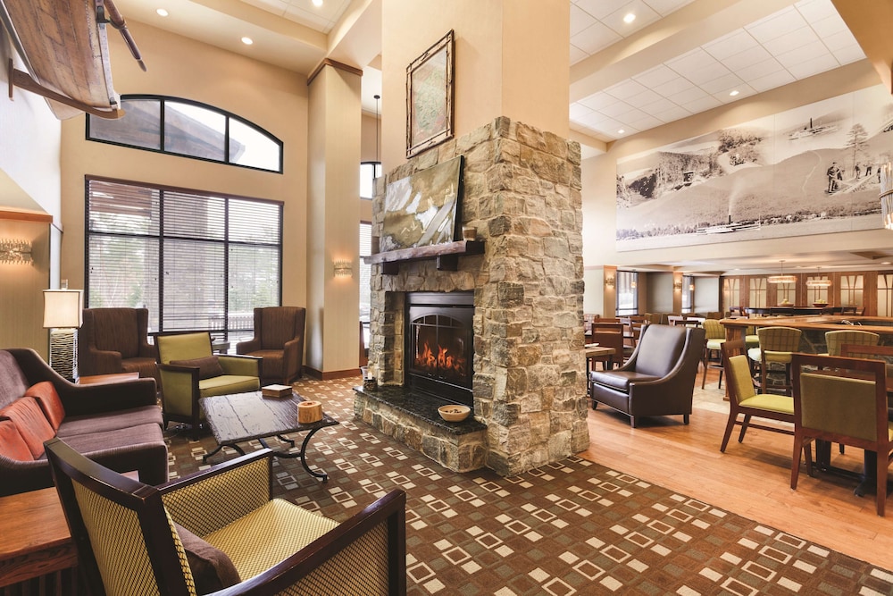 Hampton Inn Suites Lake George 42/61