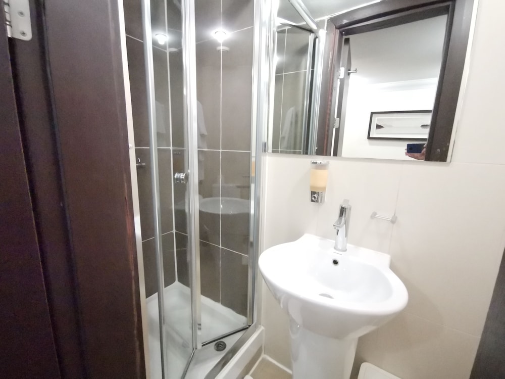 Basement, Twin Beds، The Royale Chulan Hyde Park 5/7