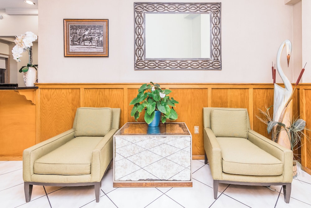 Days Inn & Suites by Wyndham Lake Okeechobee 30/50